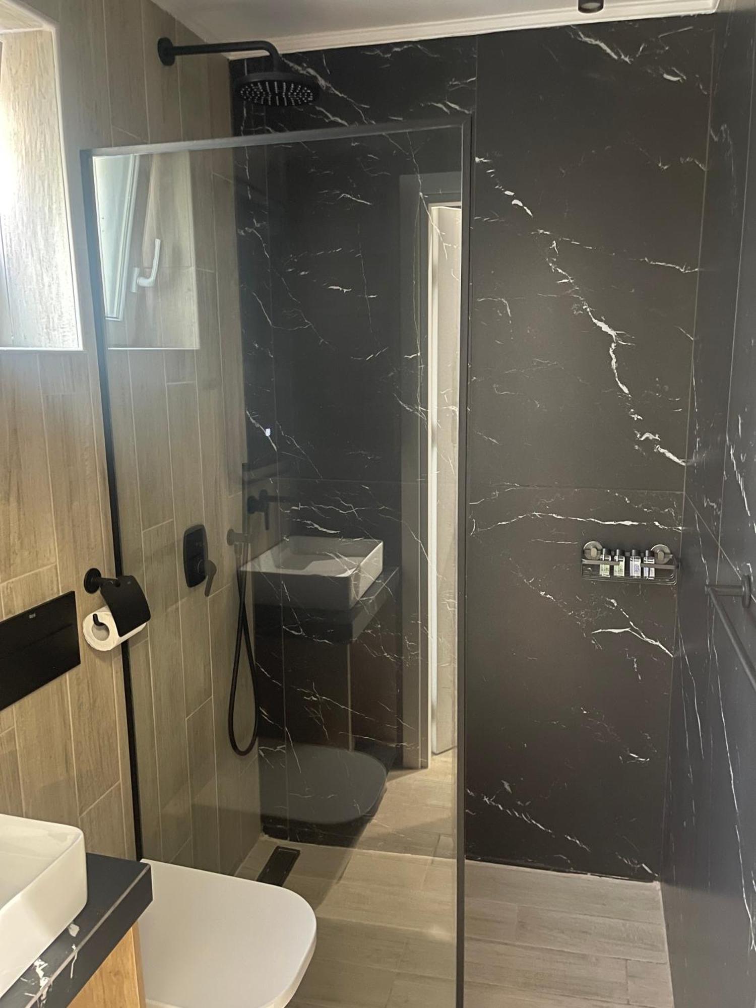 B1 Luxury Studio อเล็กซานโดรโพลิส ภายนอก รูปภาพ